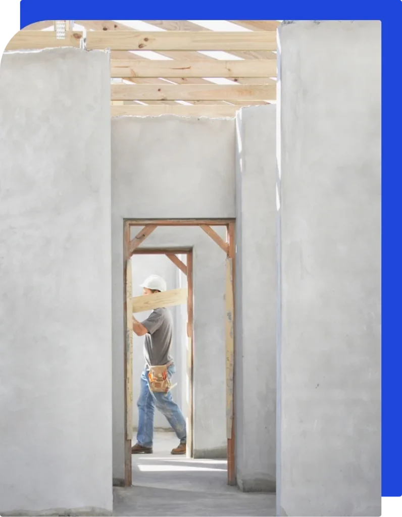 entrepreneur du batiment sur un chantier